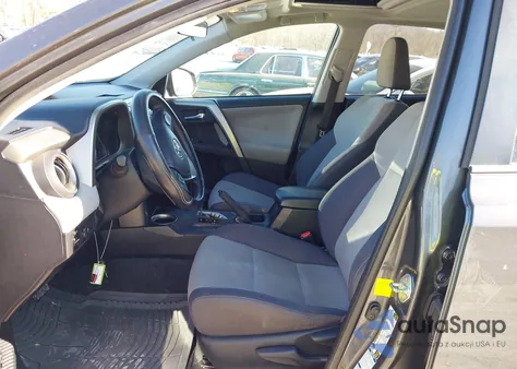 2015 Toyota Rav4 Xle z USA, uszkodzony, nr VIN 2T3RFREV0FW251362